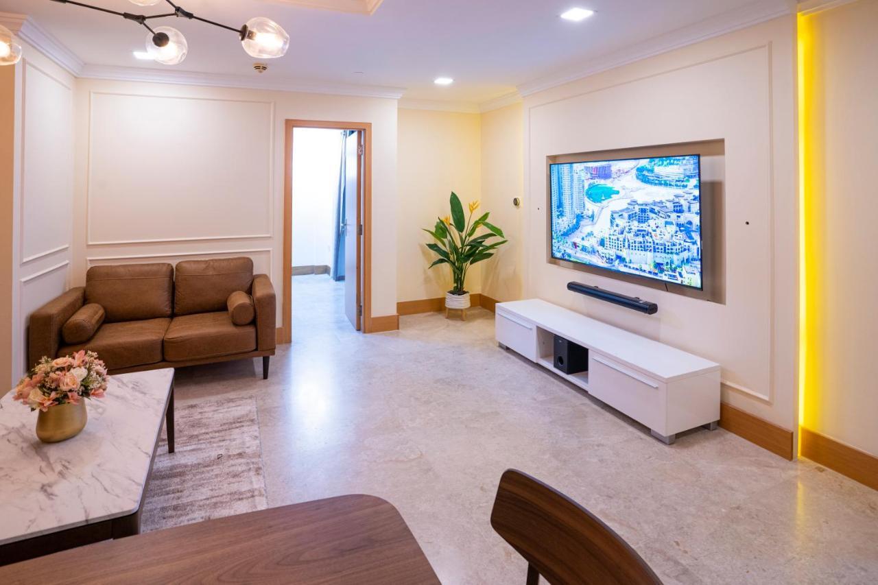 3 Bedroom W Terrace Facing Burj Khalifa.
