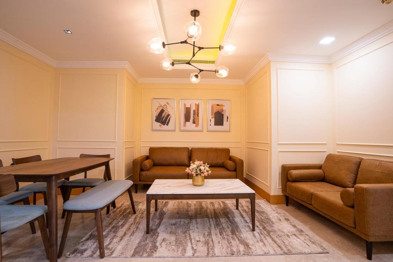 3 Bedroom W Terrace Facing Burj Khalifa. Apartment Dubai