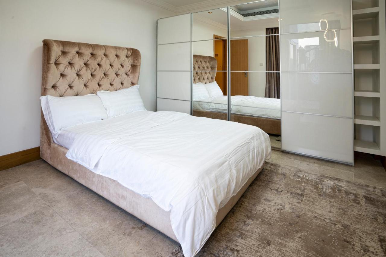 3 Bedroom W Terrace Facing Burj Khalifa. Apartment Dubai