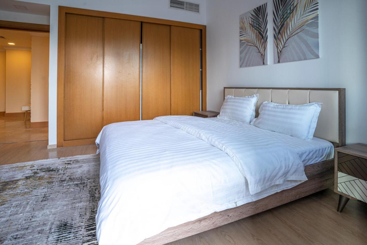 3 Bedroom W Terrace Facing Burj Khalifa.