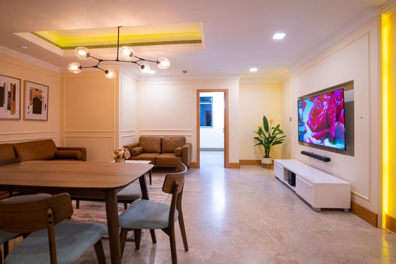 Apartment 3 Bedroom W Terrace Facing Burj Khalifa. *
