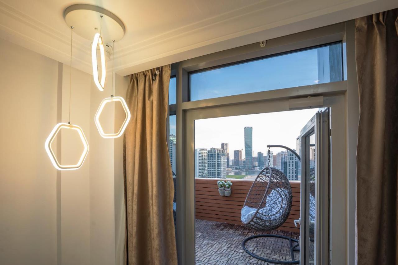 Apartment 3 Bedroom W Terrace Facing Burj Khalifa. *