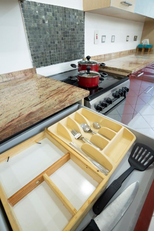 Apartment 3 Bedroom W Terrace Facing Burj Khalifa. Dubai