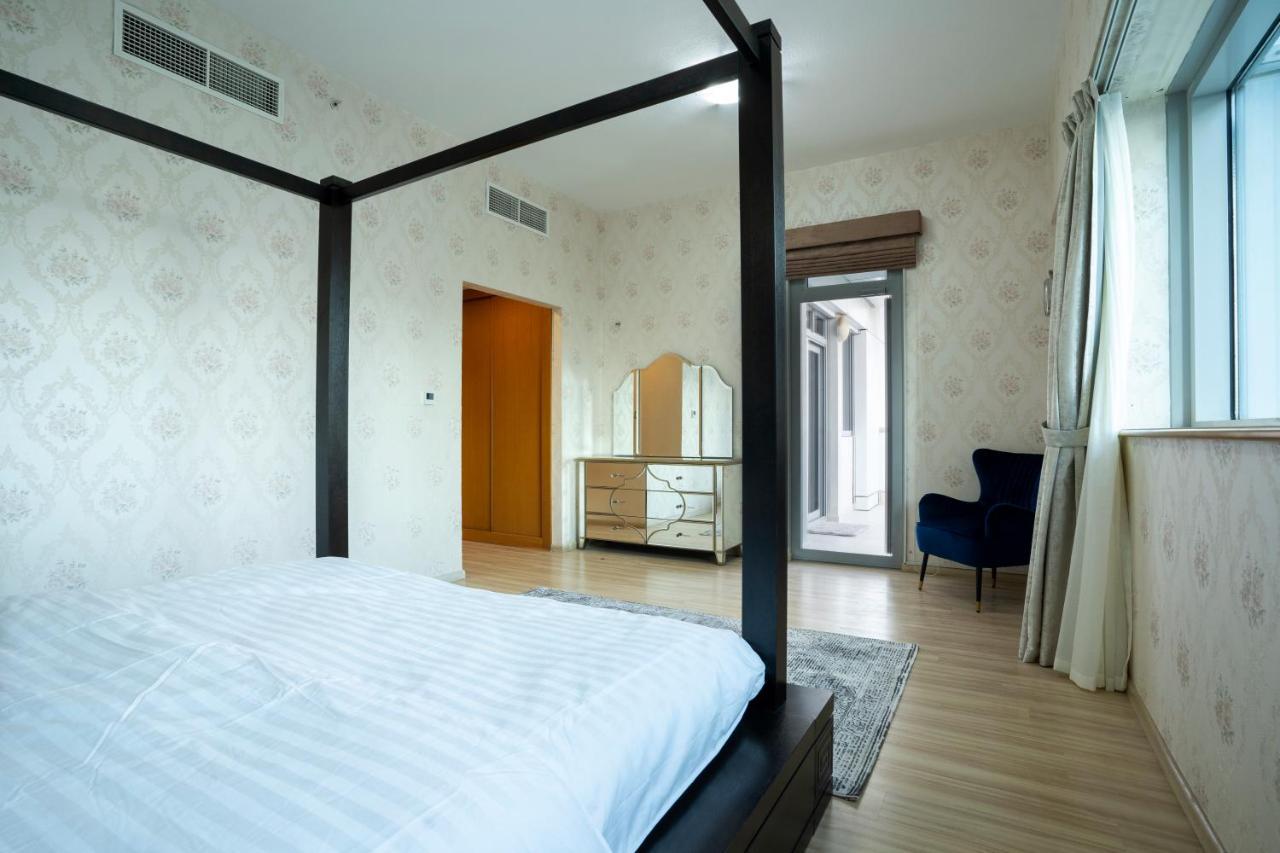 3 Bedroom W Terrace Facing Burj Khalifa. Dubai
