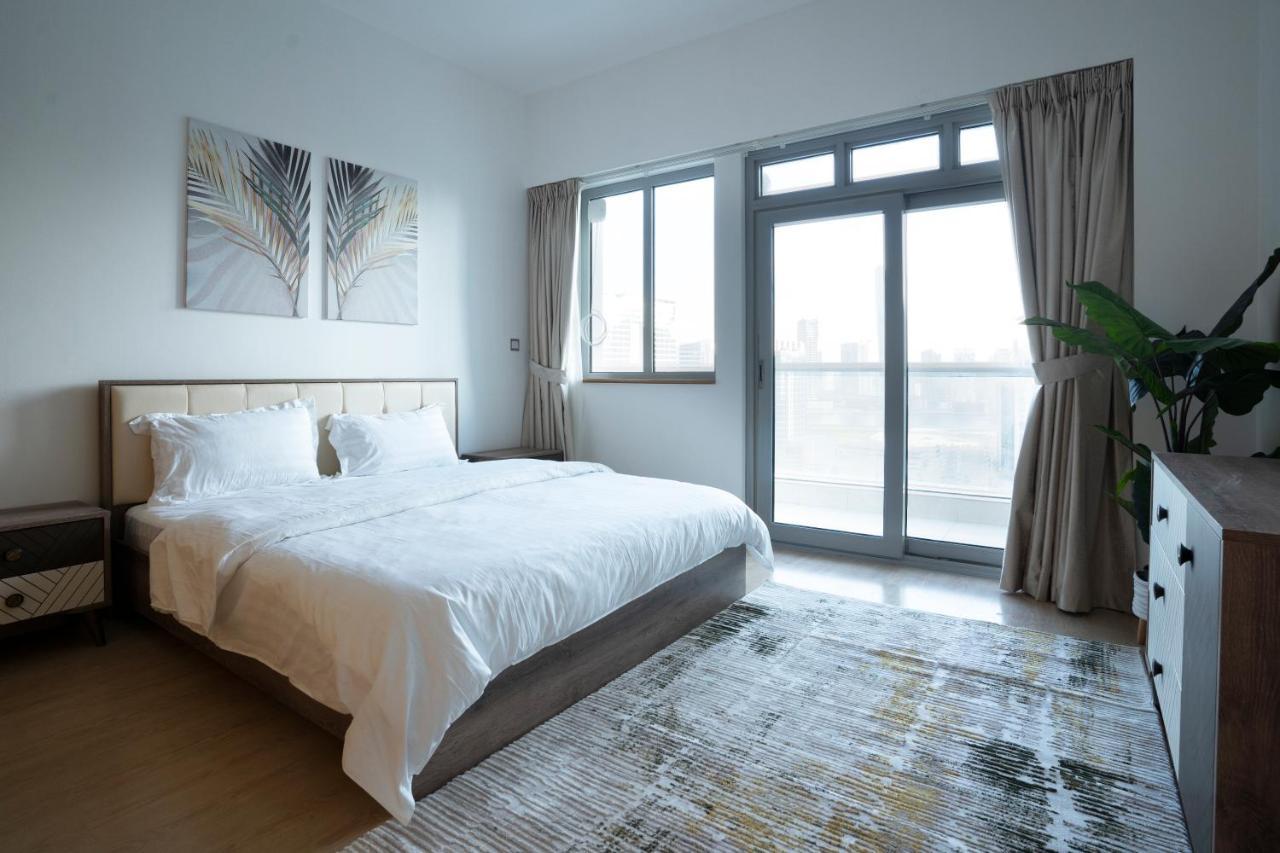3 Bedroom W Terrace Facing Burj Khalifa. *