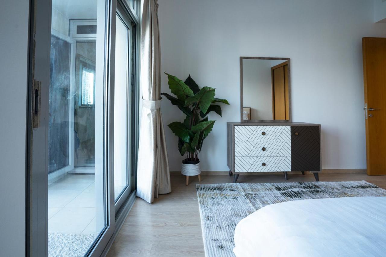Apartment 3 Bedroom W Terrace Facing Burj Khalifa.