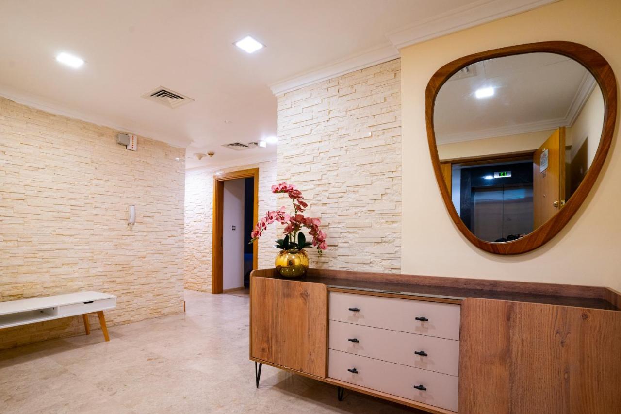 3 Bedroom W Terrace Facing Burj Khalifa. *