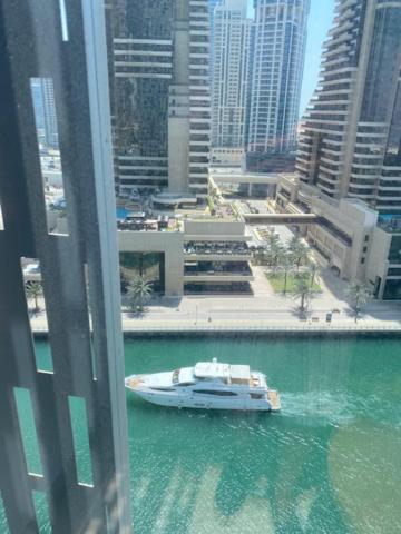 Cayan Tower Luxury With Sea View Apartment