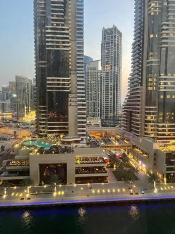 Cayan Tower Luxury With Sea View Apartment