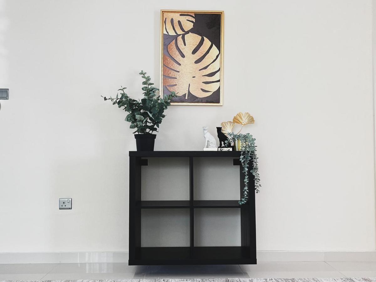 Villa Luxury 6 Bedroom With Private Office & Bbq Area, Unbeatable Amenities Dubai