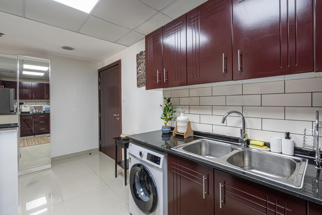 Higuests - Luxurious 1br With Balcony In Jvc *