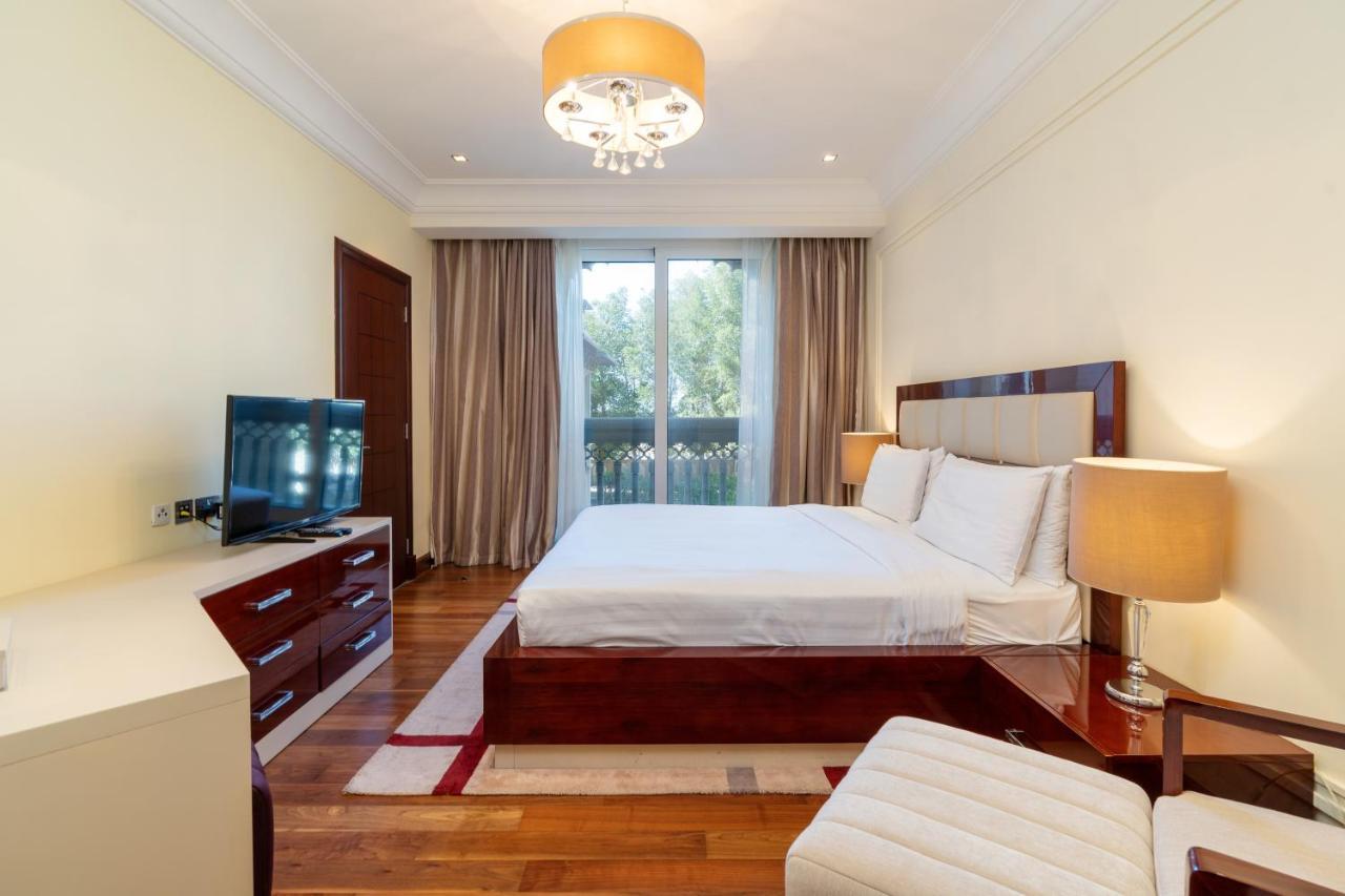 Royal Club By Rvhr, Grandeur Crescent Palm Jumeirah Apartment