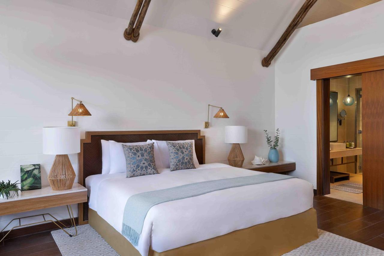 Anantara World Islands 5*