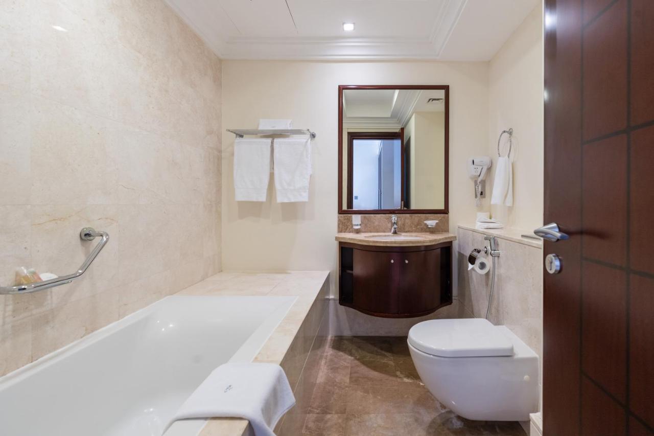 Royal Club By Rvhr, Grandeur Crescent Palm Jumeirah Apartment Dubai