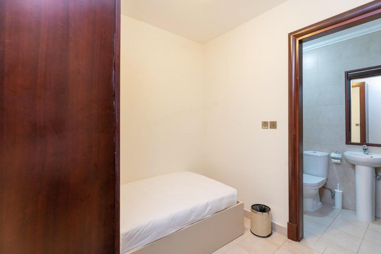 Apartment Royal Club By Rvhr, Grandeur Crescent Palm Jumeirah Dubai