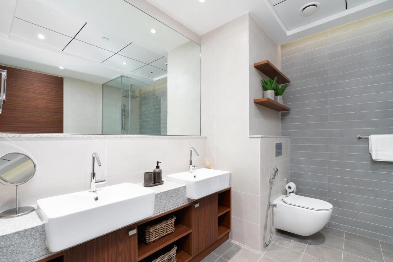 Apartment Ultimate / 3 Beds / Gorgeous Frame And Park View / 250m From Metro / 1 Stop From World Trade Center Dubai