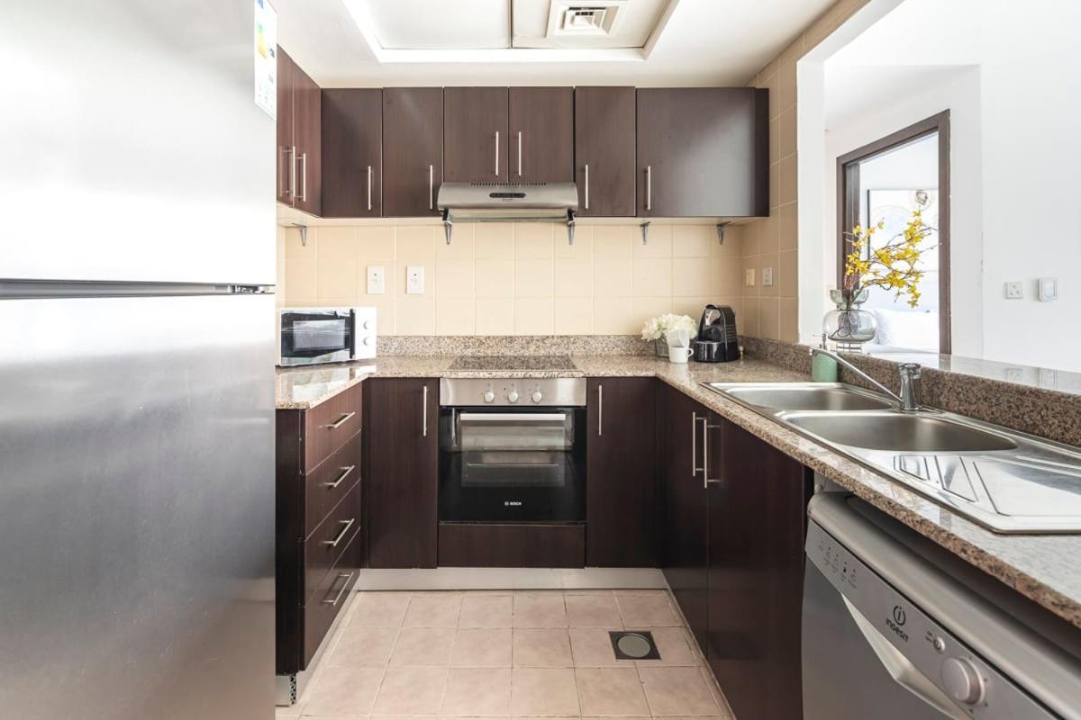 Frank Porter - The Point Tower Apartment Dubai