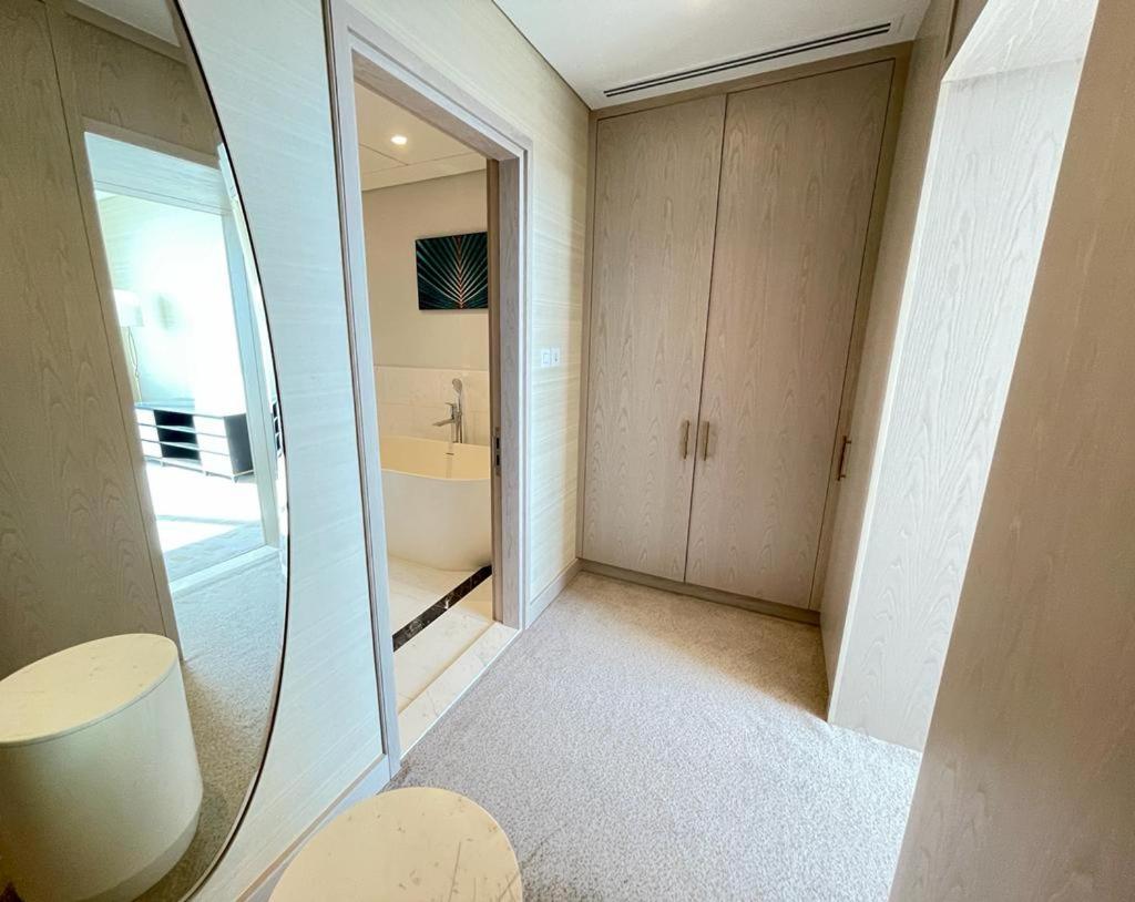 Hvr The Palm Apartment