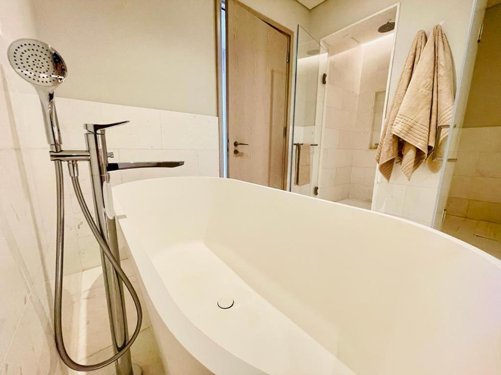 Hvr The Palm Apartment *
