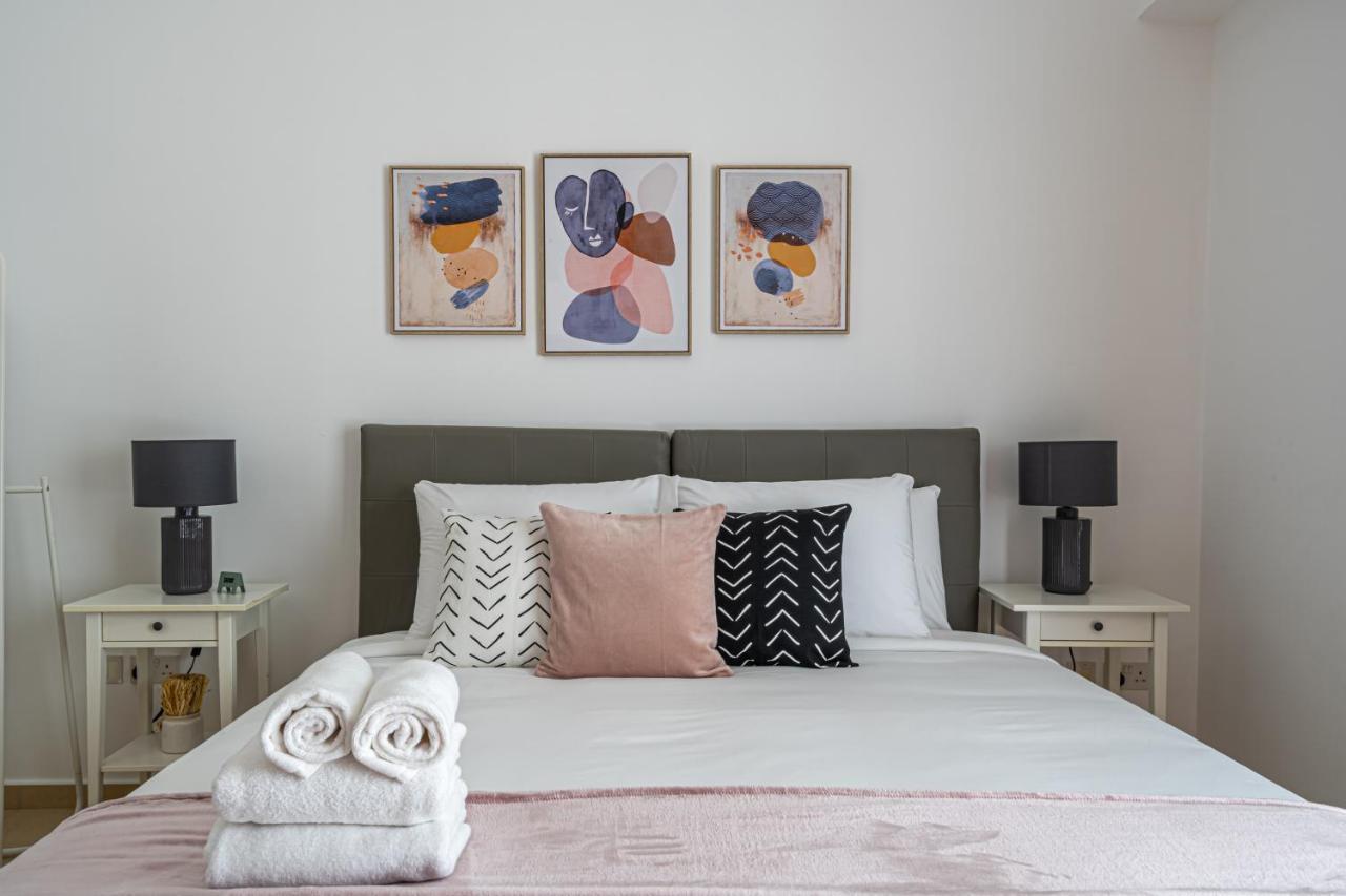 Apartment Higuests - Stylish In Jbr Steps From The *