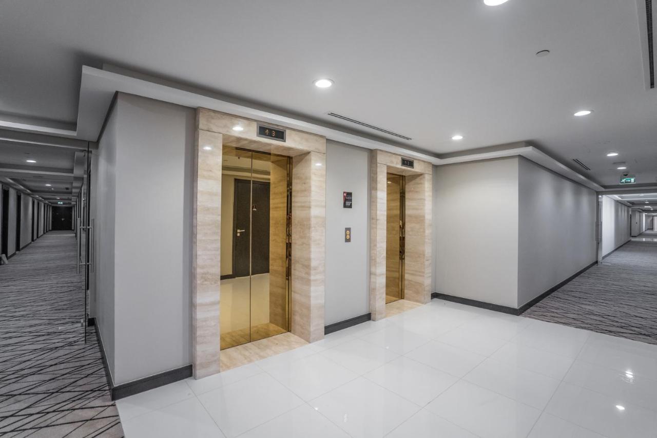 Luxurious Fully Furnished 5 Stars Facilities In South Apartment *