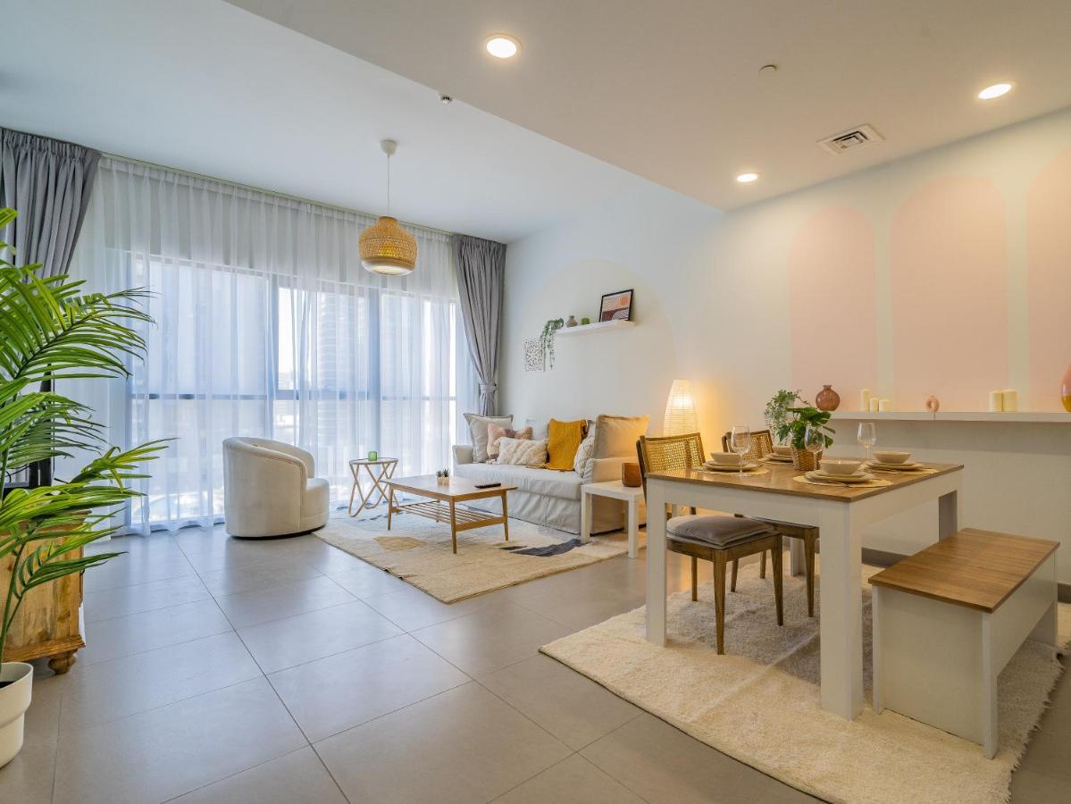 Charming Tropical Minutes To Mall Apartment *