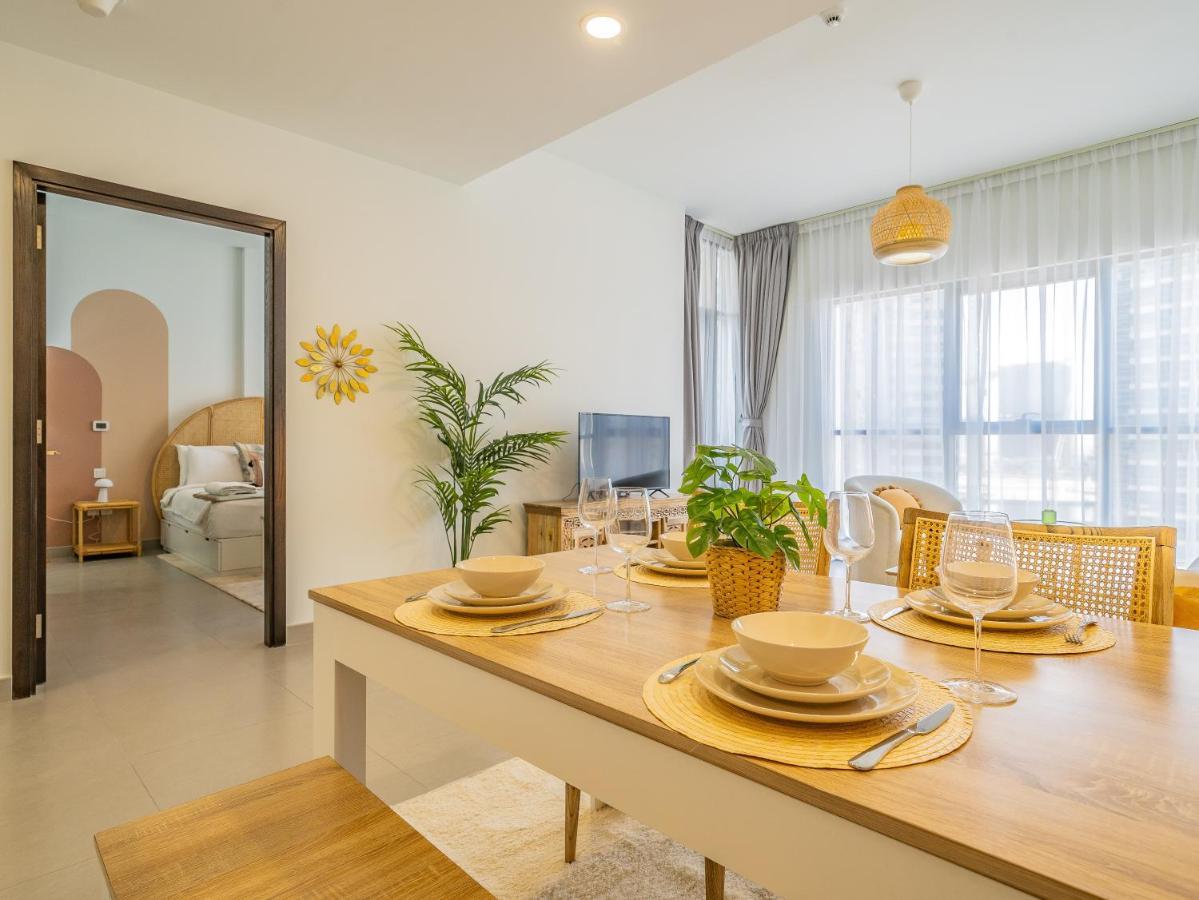 Charming Tropical Minutes To Mall Apartment