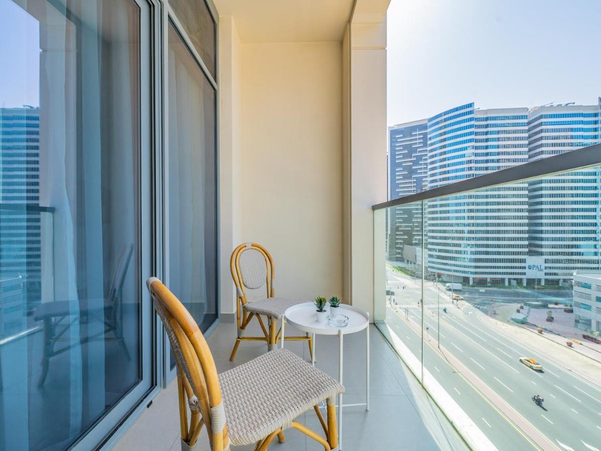 Charming Tropical Minutes To Mall Apartment