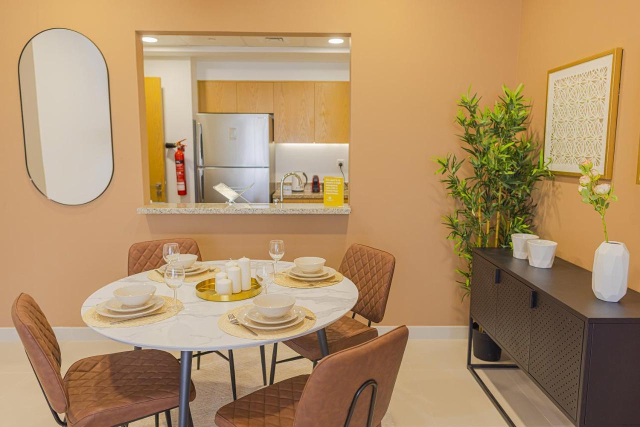 Art-inspired Amidst Downtown Apartment *