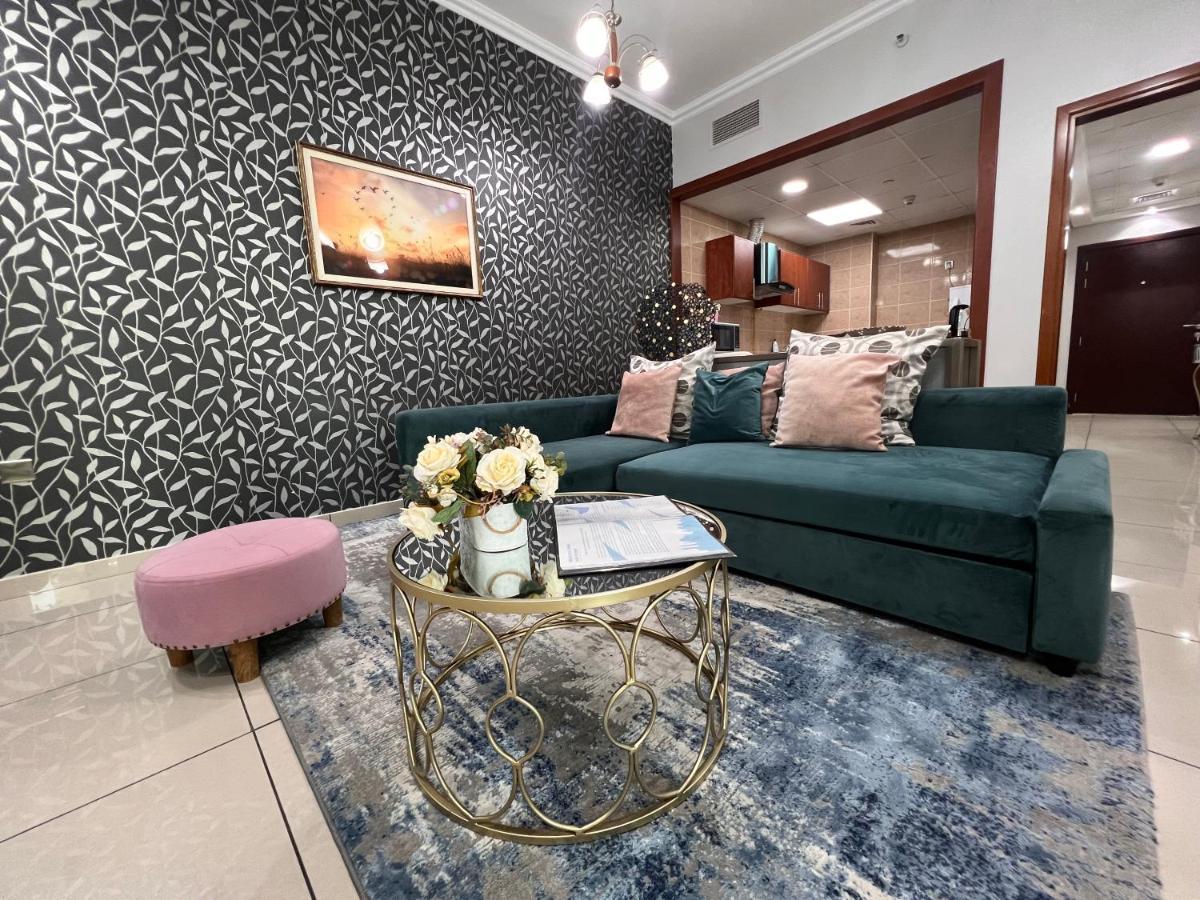 Apartment A C Pearl Holiday Homes - Stylish 1 Bedroom