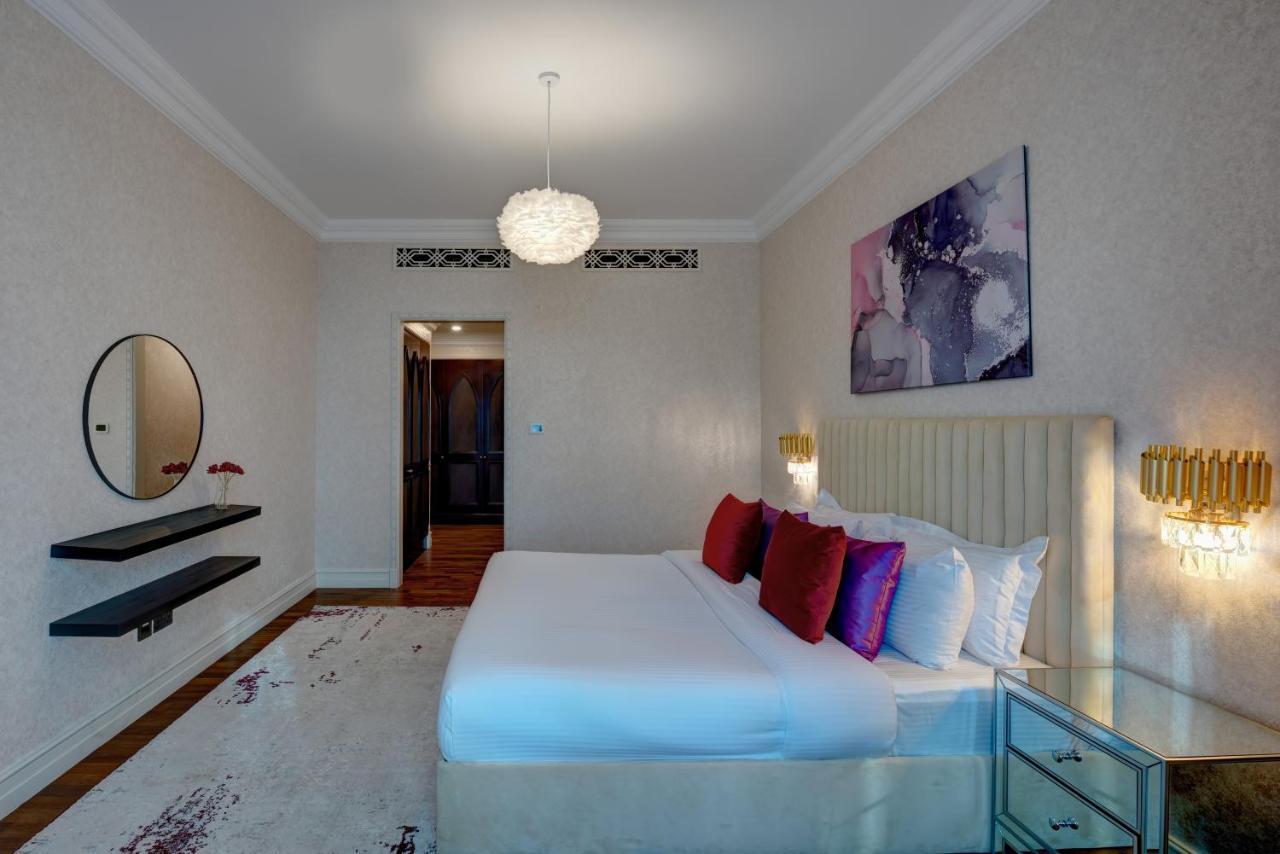 Apartment Durrani Homes: Garden Oasis At Souk Al Bahar With Jacuzzi