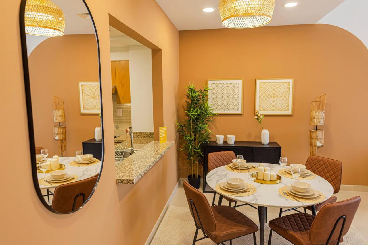 Art-inspired Amidst Downtown Apartment *
