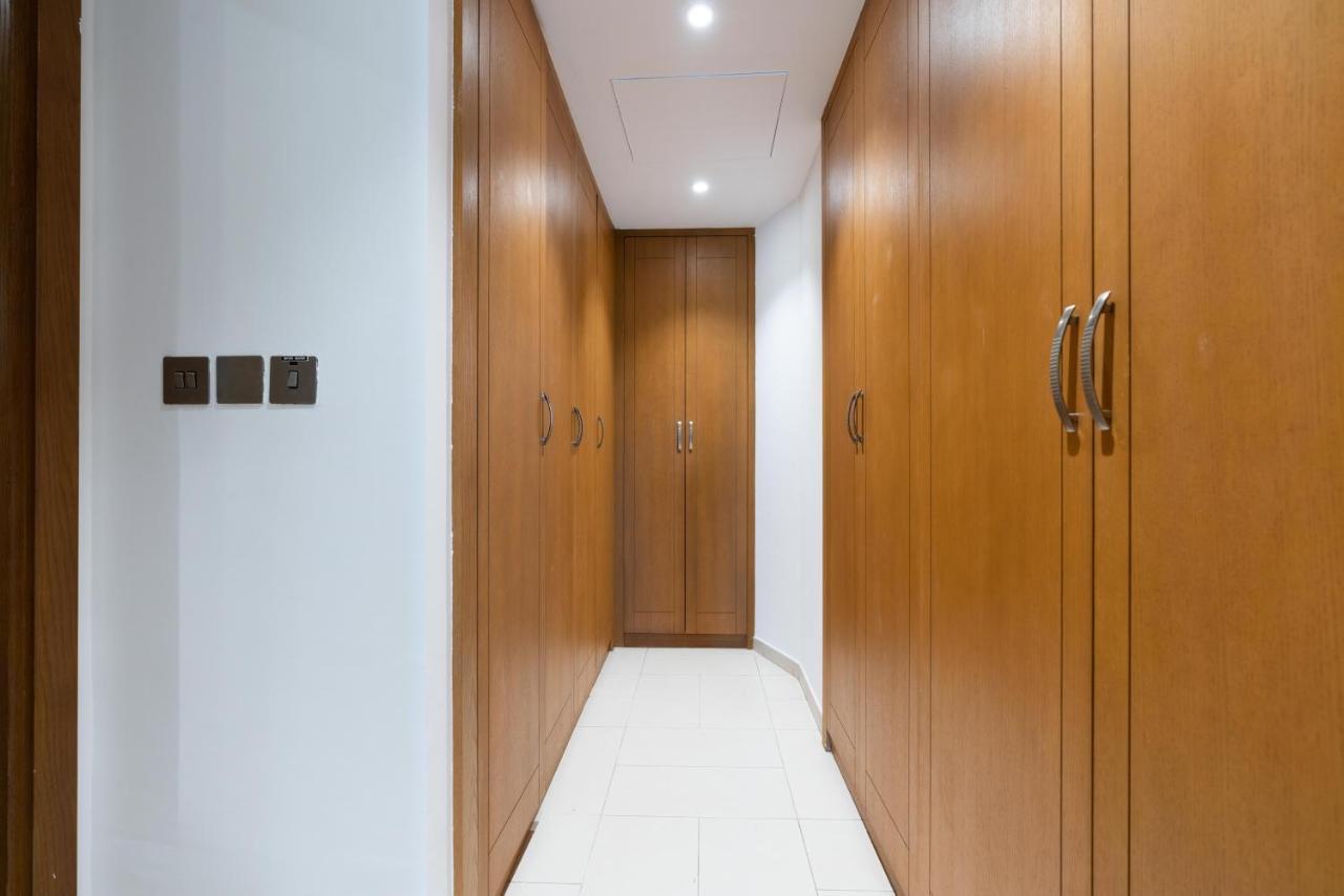 Apartment 6 Plus 1 Bdr Jumeirah Park With Amz Climatized Huge Private Pool - 5 Min From Jbr Beach *