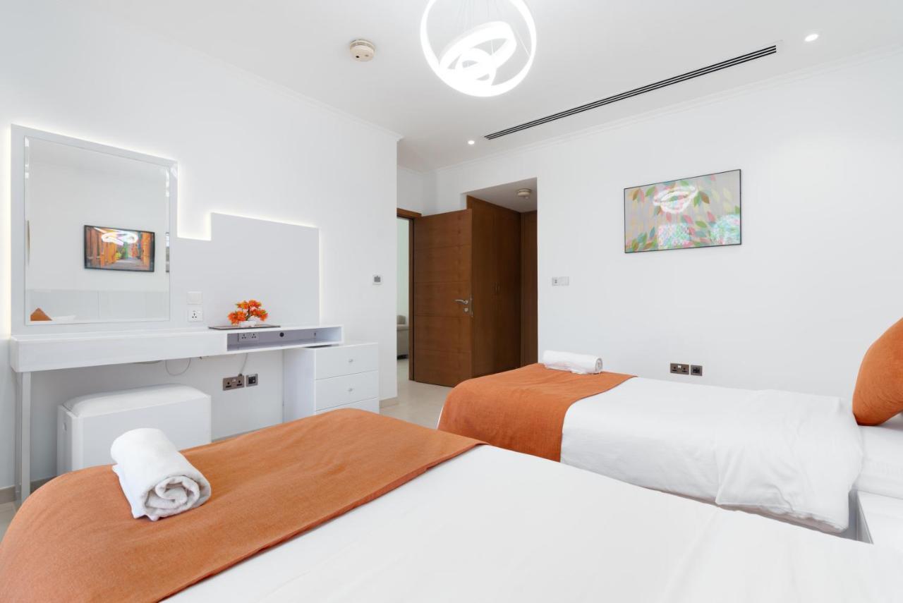Apartment 6 Plus 1 Bdr Jumeirah Park With Amz Climatized Huge Private Pool - 5 Min From Jbr Beach