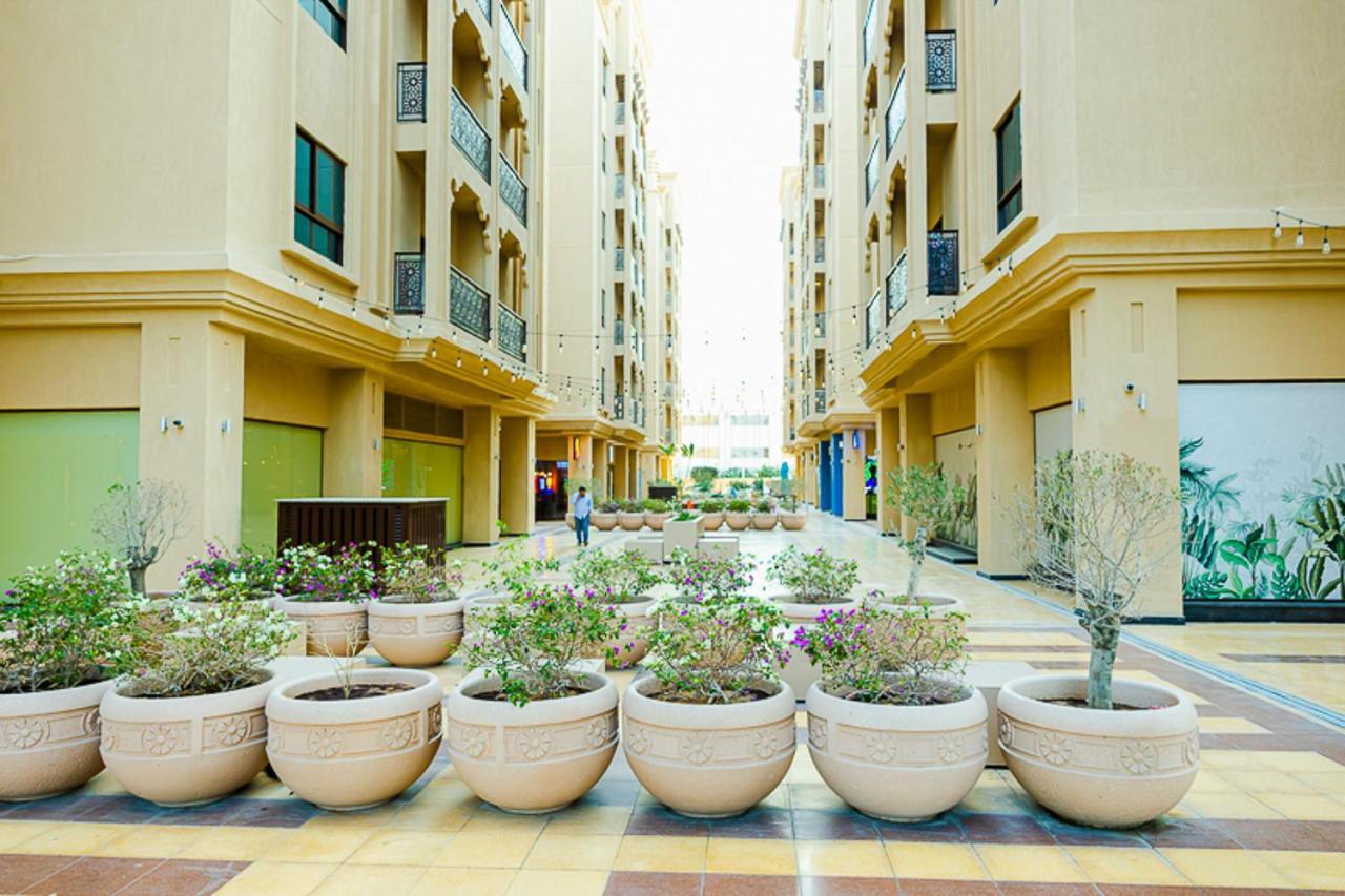 Elegant With Lively Vicinity In Dubai's Heart Apartment *