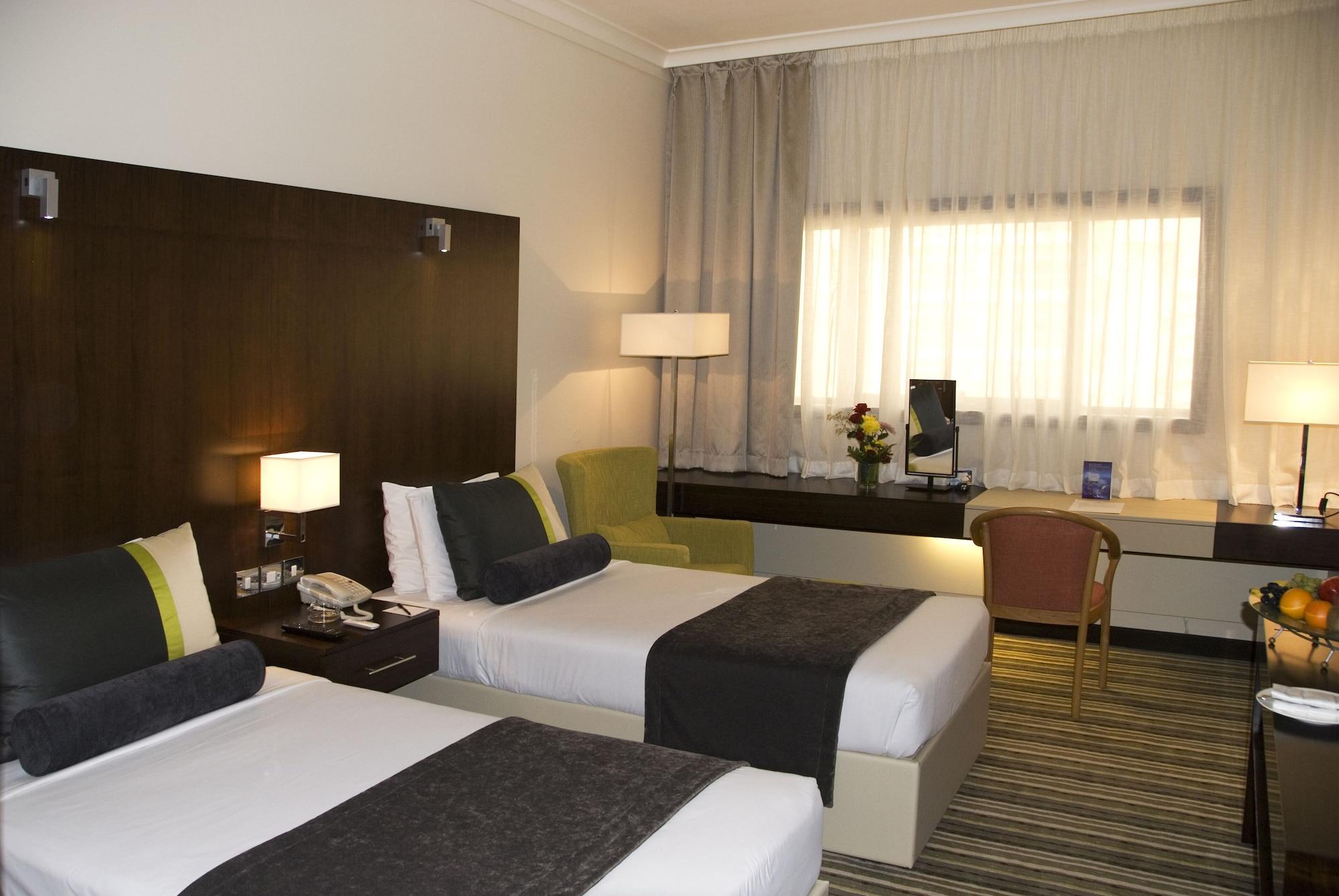 Avari 4*