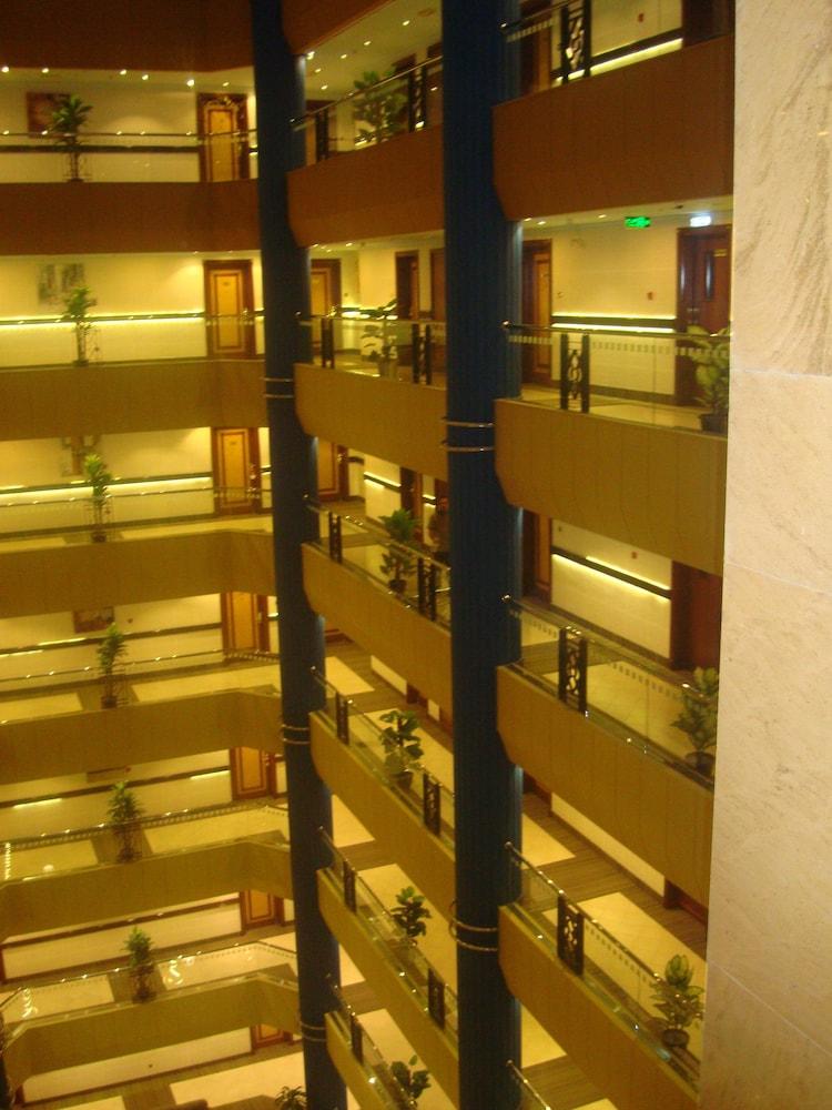 Al Manar Grand Aparthotel 4*
