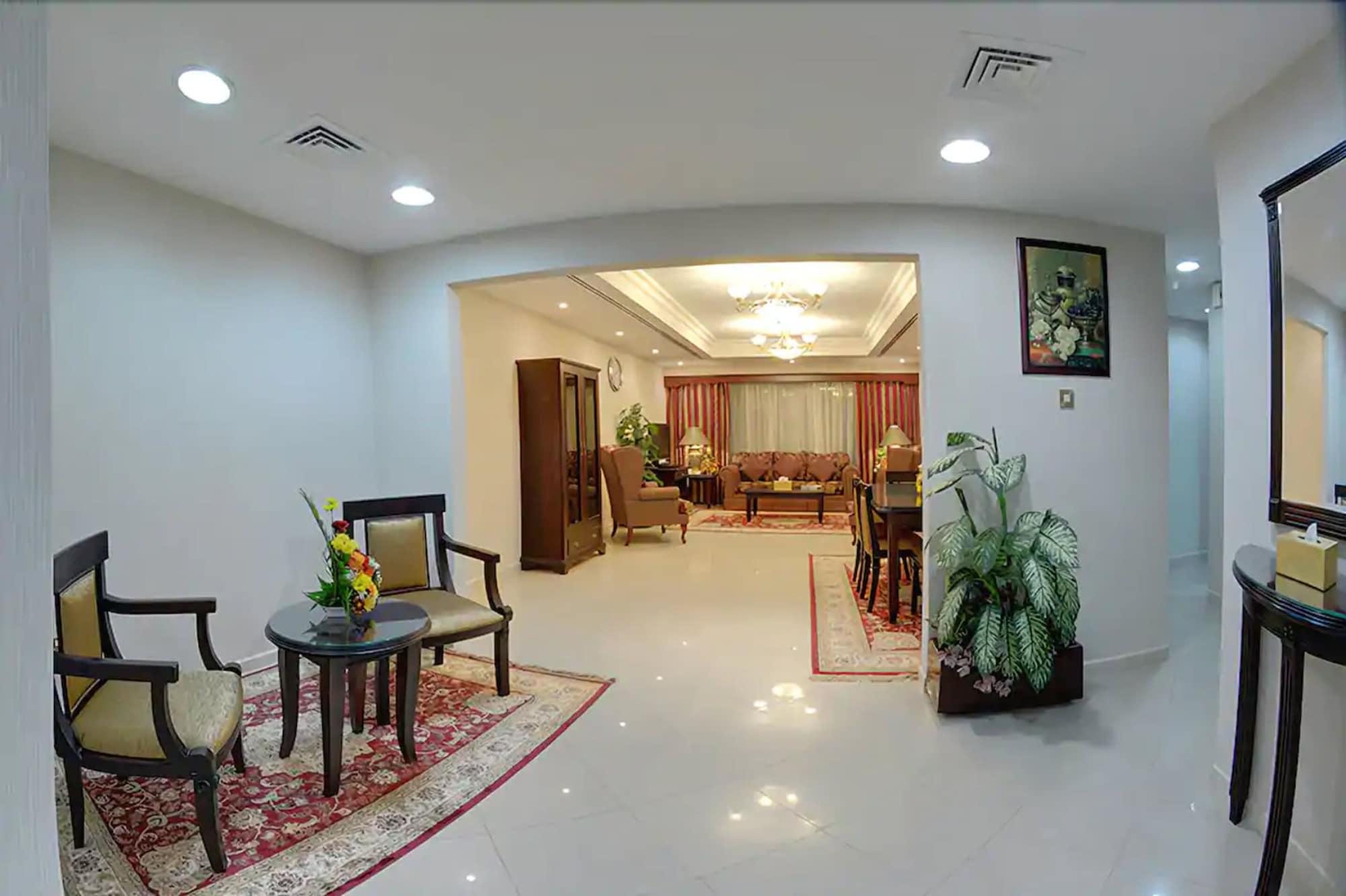 Deira Deluxe Aparthotel 4*