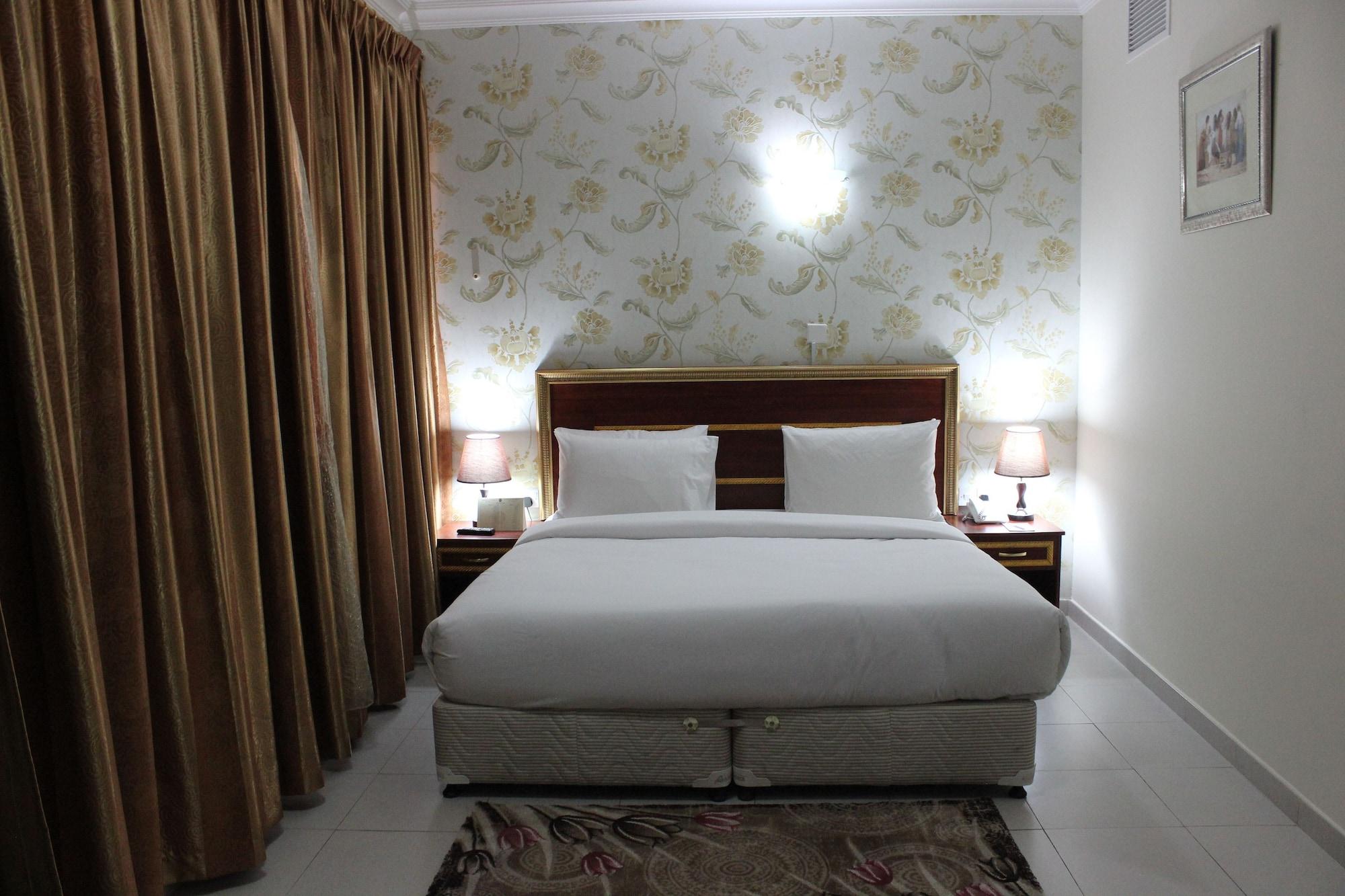 Montreal Naif Hotel