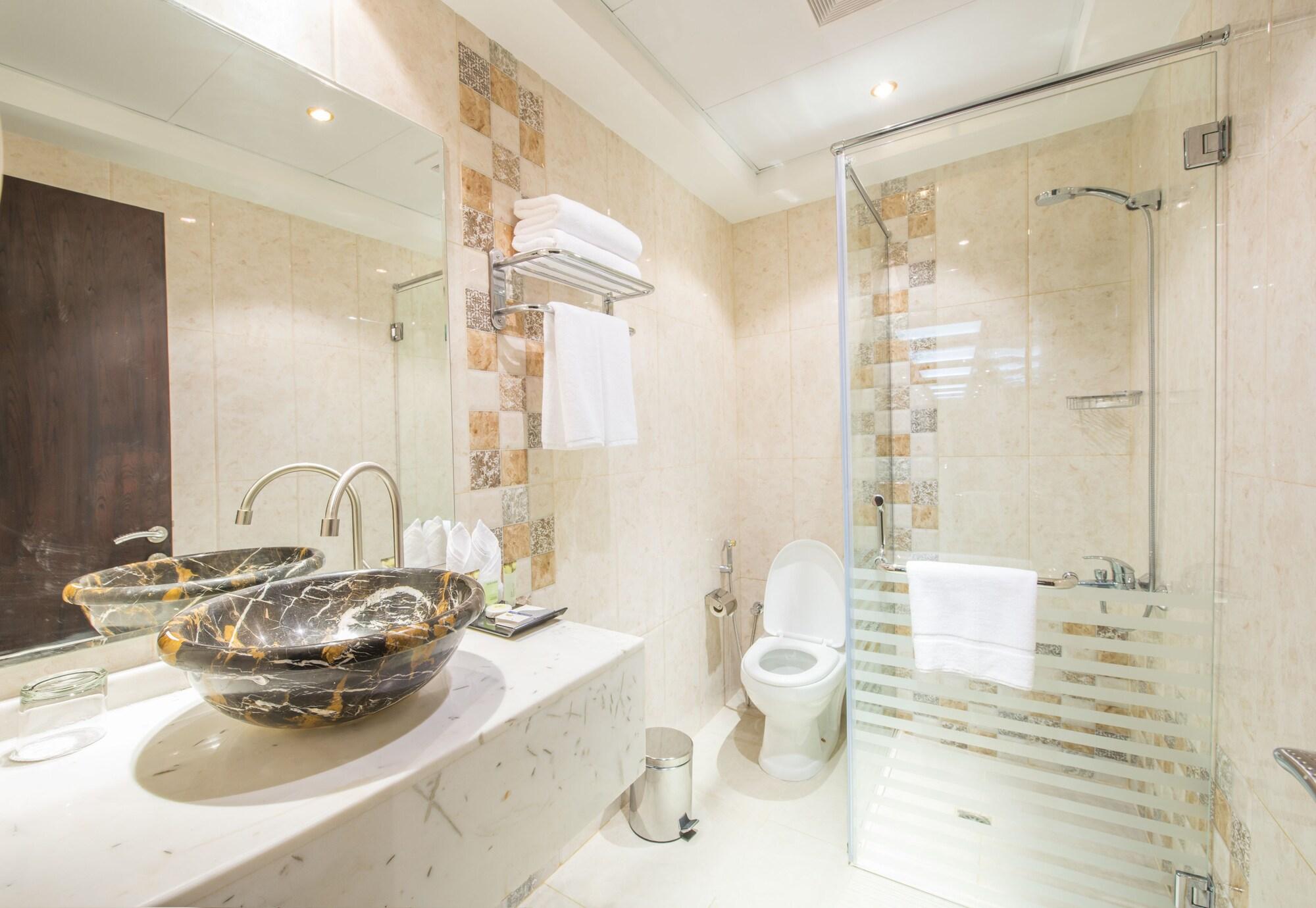 Royal Tulip Llc Hotel 3*