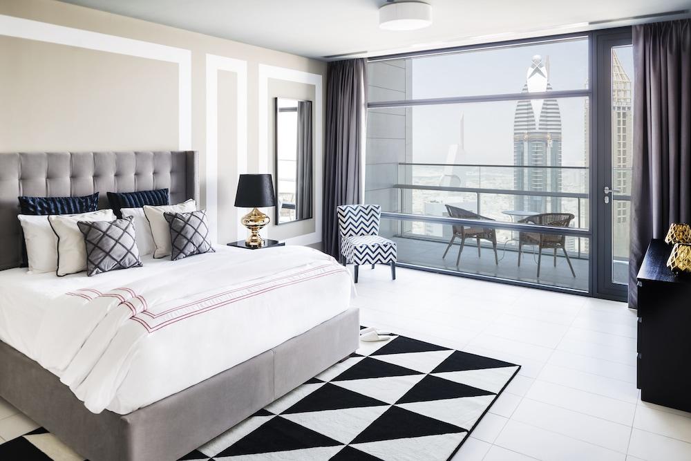 Dream Inn Apartments - Index Tower With Skyline Views *