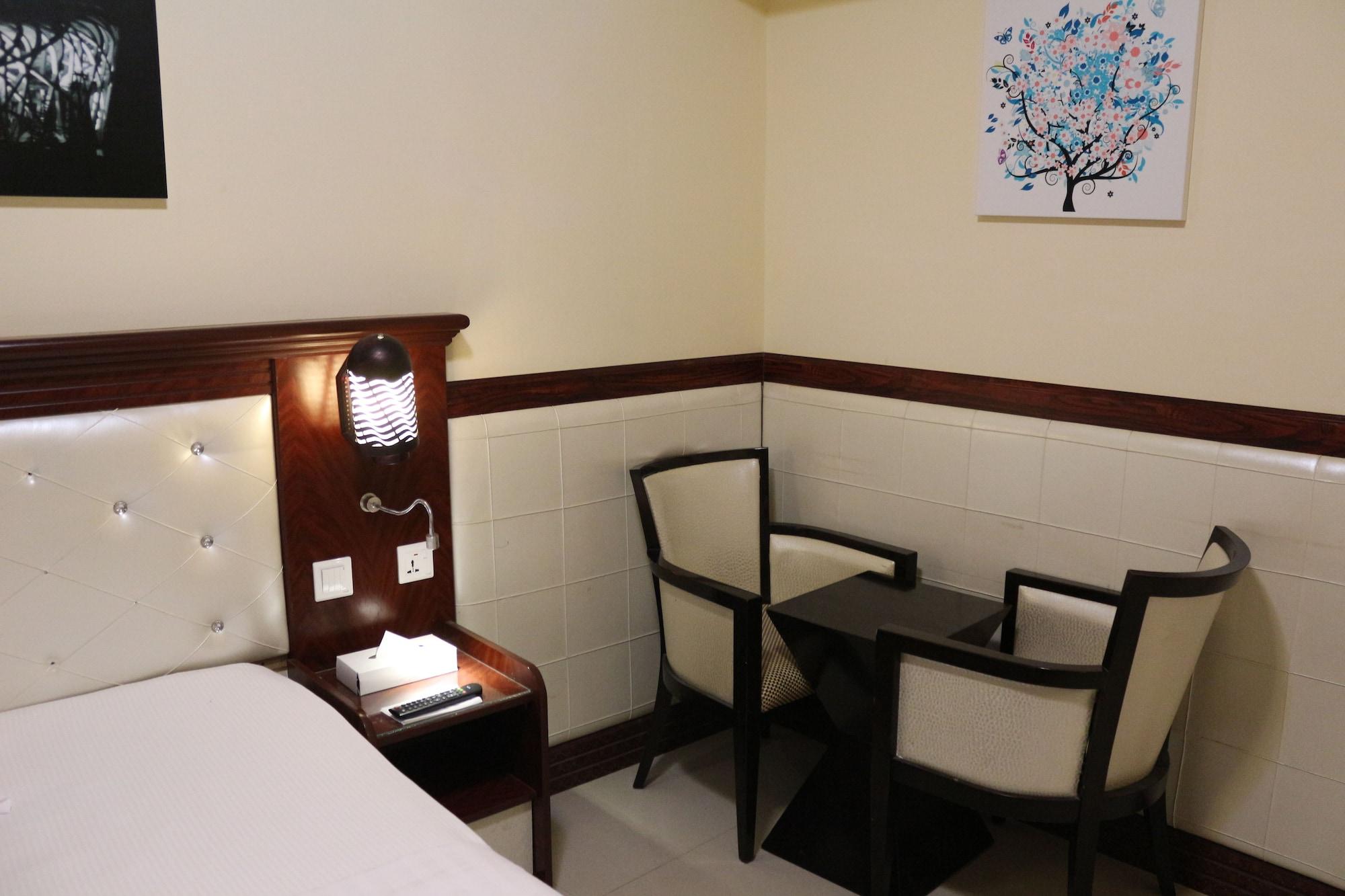 Hotel Mariana *