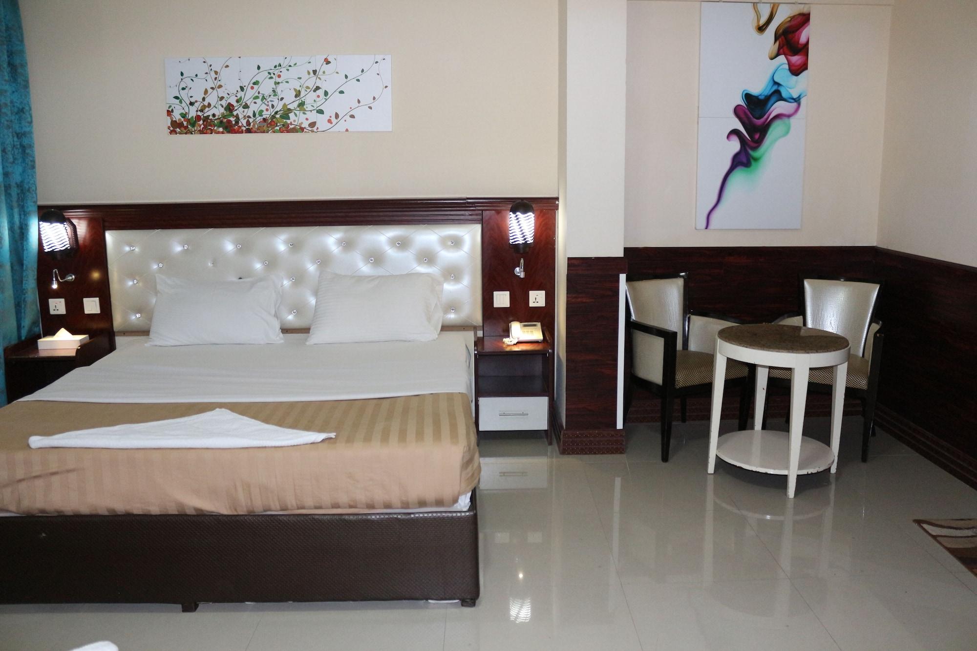 Hotel Mariana *
