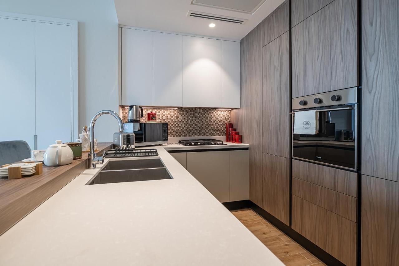 Apartment Dashing 1br With Full Marina Waterfront View