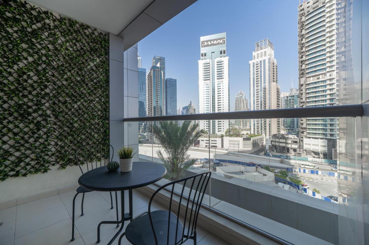 Higuests - Cute With Balcony, 5-min To The Dubai