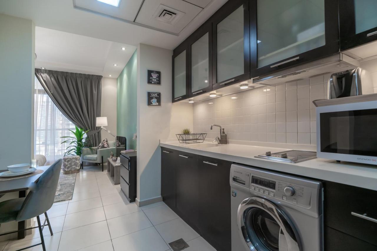 Apartment Higuests - Cute With Balcony, 5-min To The Dubai