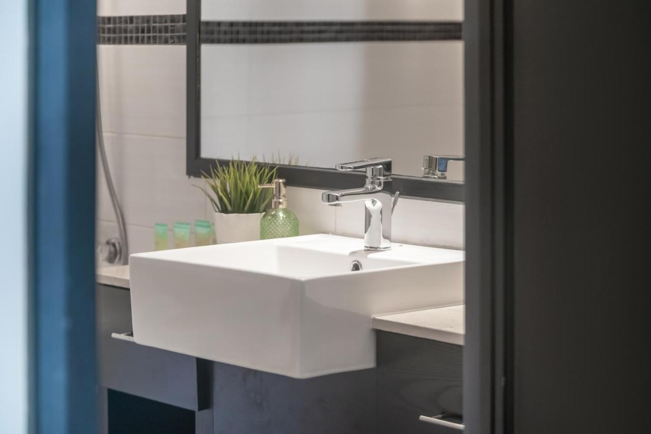 Higuests - Cute With Balcony, 5-min To The Apartment *