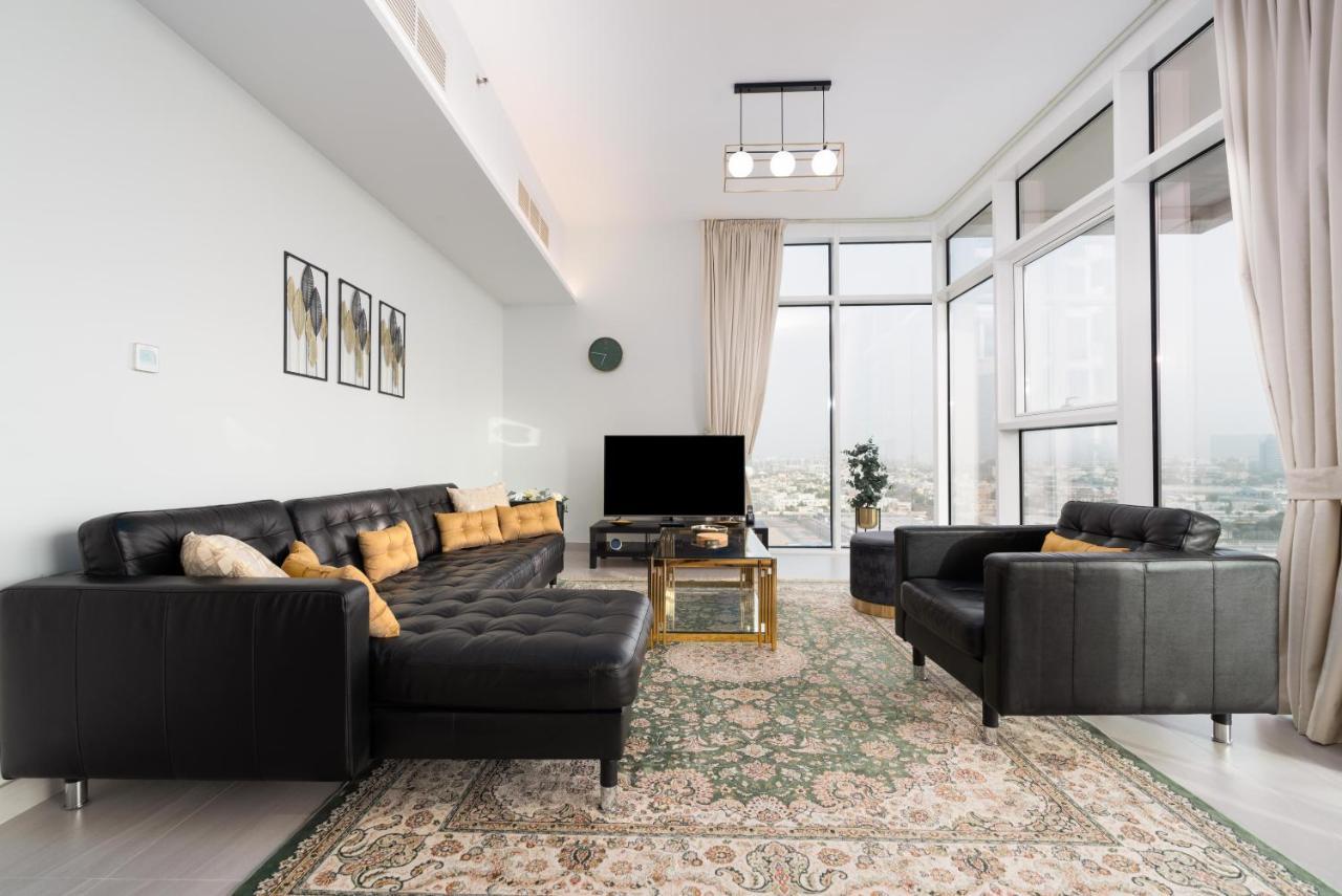 Apartment Ultimate - 3 Beds - Scenic Panoramic Views - Right At Metro Station - 5-10min To Sea, Burj Khalifa, Old Town, Downtown - 15min From Airport *