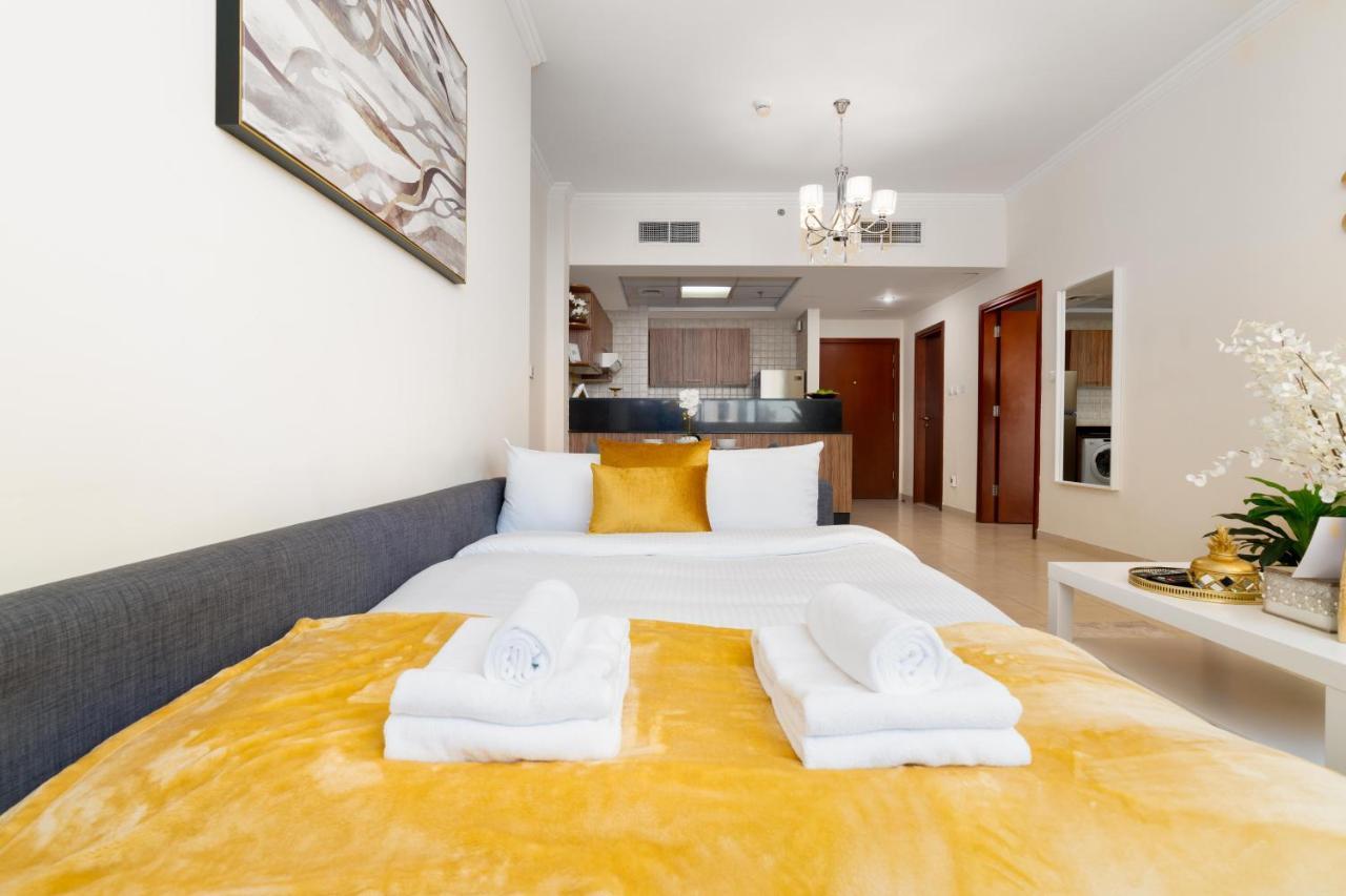 Spacious 2 Beds 5 Min Walk From Mall With Brand New Gym And Rooftop Swimming Pool *