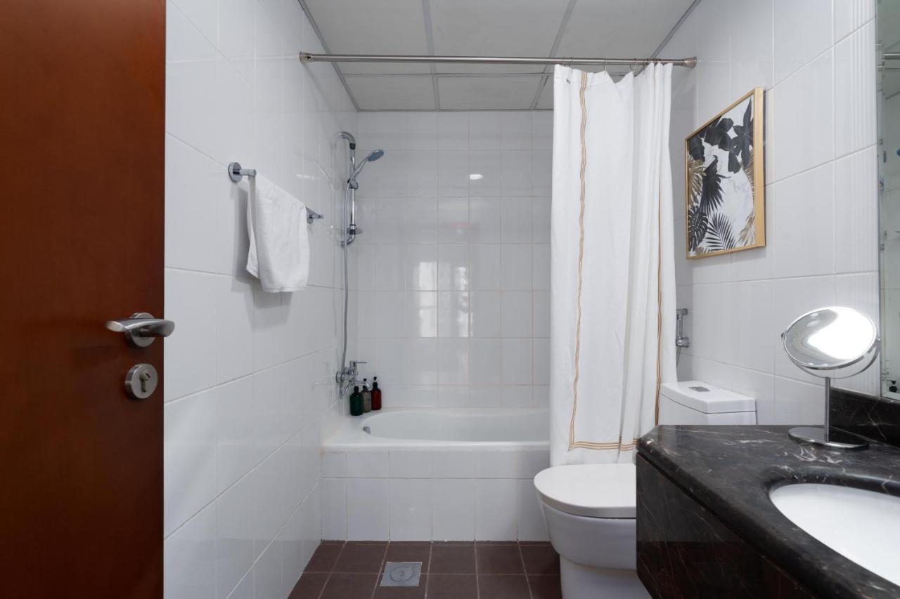 Spacious 2 Beds 5 Min Walk From Mall With Brand New Gym And Rooftop Swimming Pool Apartment